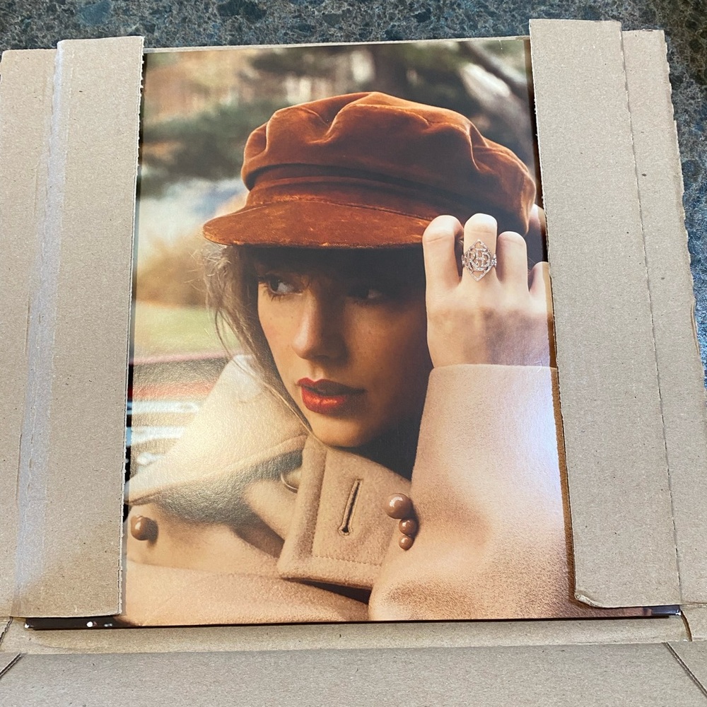Red (Taylor’s Version) vinyl, never played